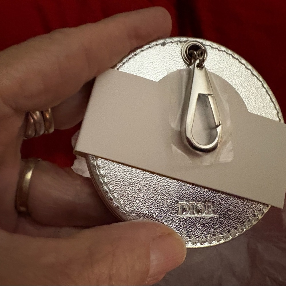Dior VIP Shimmering Silver Compact mirror. - Picture 4 of 5